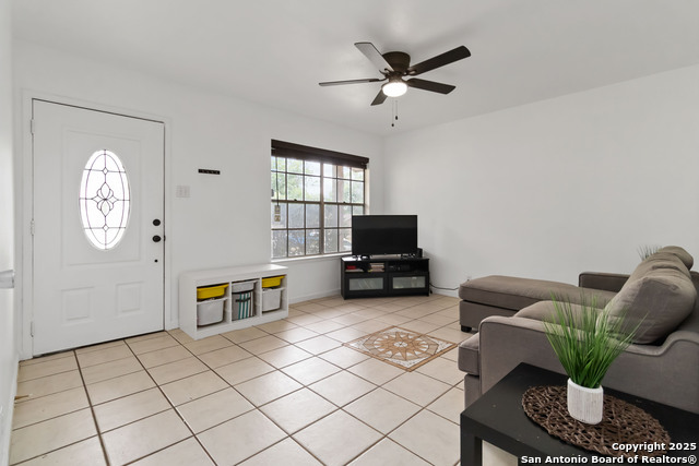 Image 3 of 18 For 4511 Avenida Prima