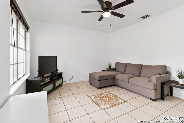 Image 4 of 18 For 4511 Avenida Prima