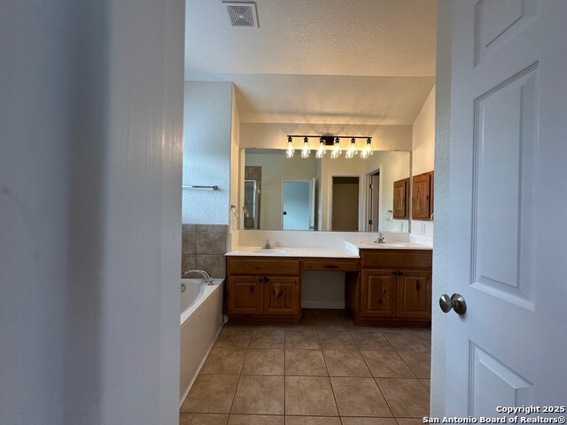 Listing photo id 7 for 520 Ginsberg
