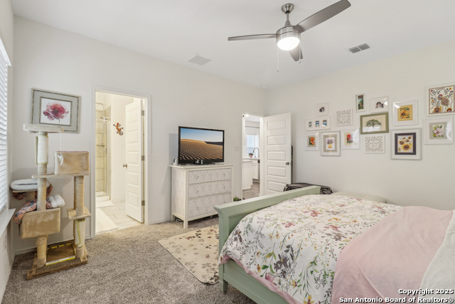 Listing photo id 14 for 158 Canopy Oak