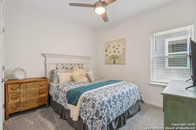 Listing photo id 17 for 158 Canopy Oak