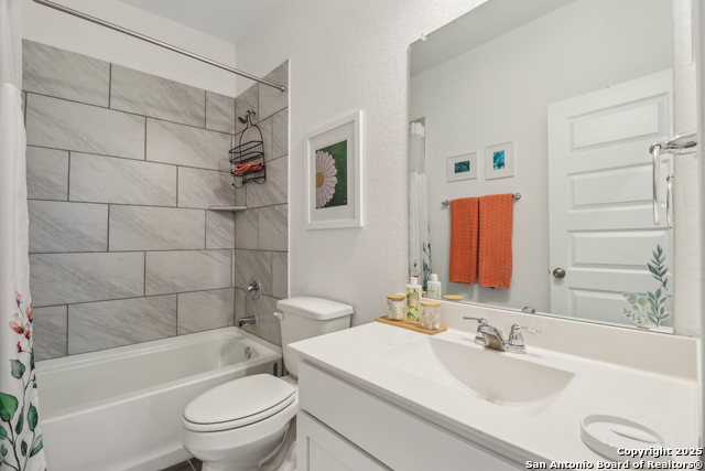 Listing photo id 19 for 158 Canopy Oak