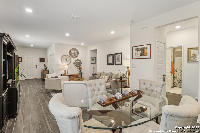 Listing photo id 7 for 158 Canopy Oak