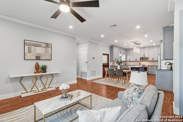 Listing photo id 15 for 3902 Creek Pt