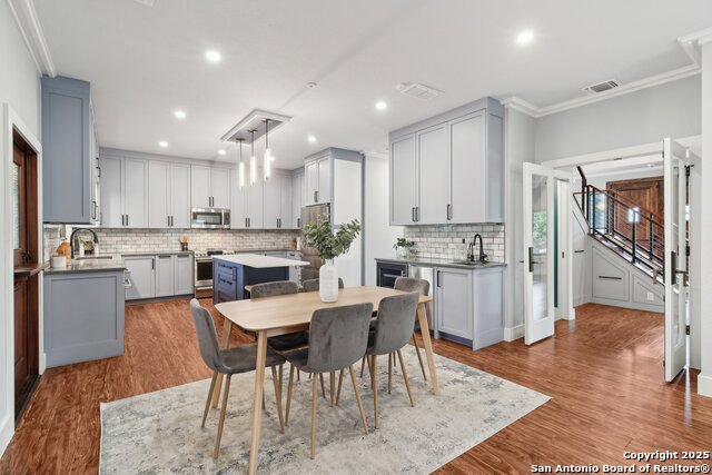 Listing photo id 20 for 3902 Creek Pt
