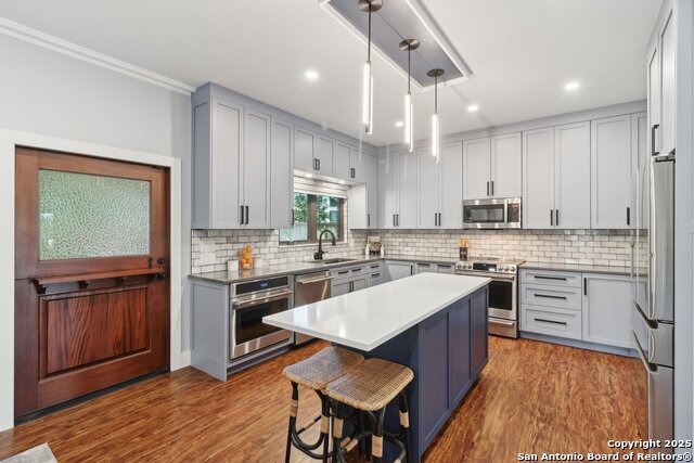Listing photo id 23 for 3902 Creek Pt