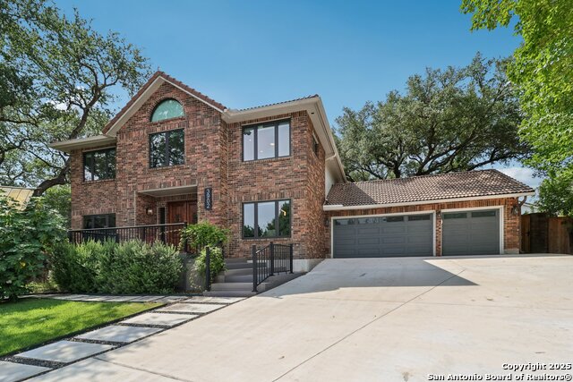 Listing photo id 1 for 3902 Creek Pt