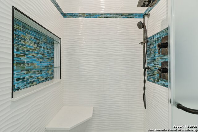 Listing photo id 36 for 3902 Creek Pt