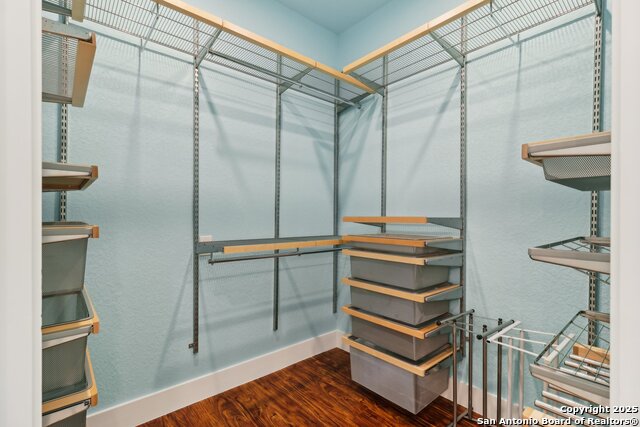 Listing photo id 37 for 3902 Creek Pt