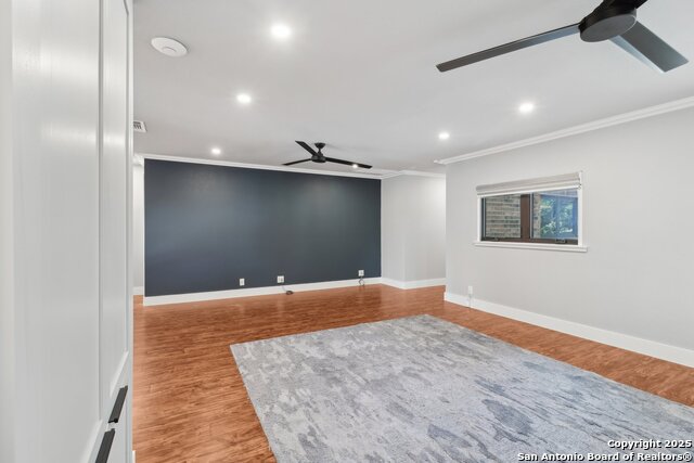 Listing photo id 42 for 3902 Creek Pt