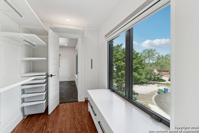 Listing photo id 48 for 3902 Creek Pt