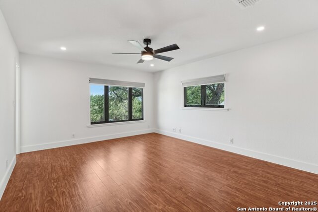 Listing photo id 49 for 3902 Creek Pt