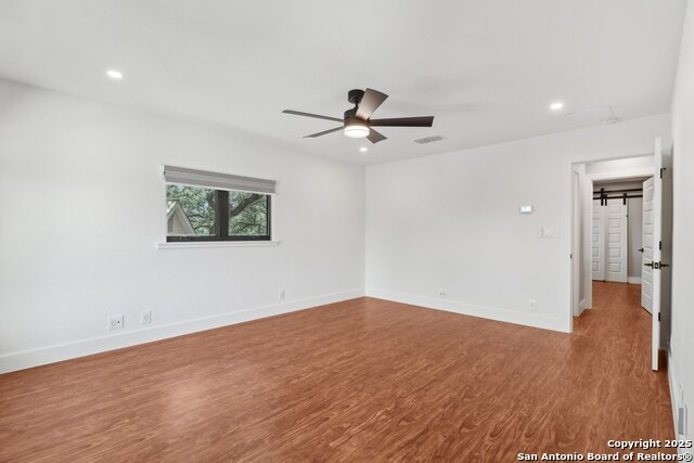 Listing photo id 51 for 3902 Creek Pt