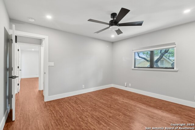 Listing photo id 54 for 3902 Creek Pt
