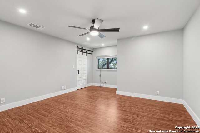 Listing photo id 55 for 3902 Creek Pt