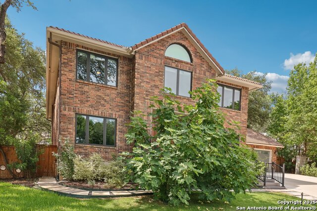 Listing photo id 4 for 3902 Creek Pt