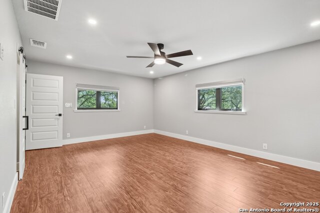 Listing photo id 58 for 3902 Creek Pt