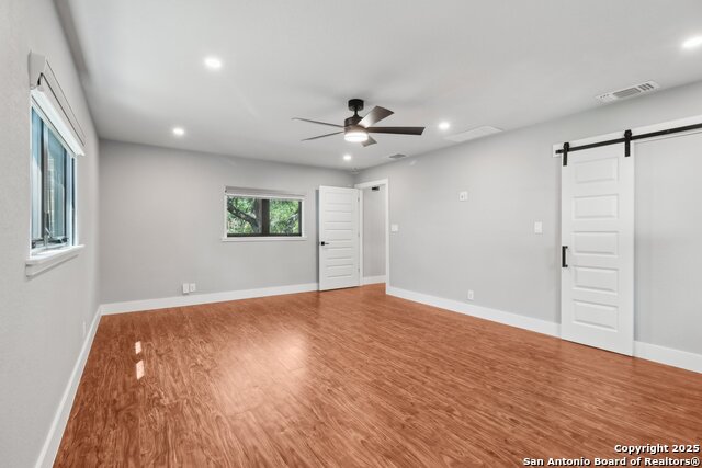 Listing photo id 60 for 3902 Creek Pt