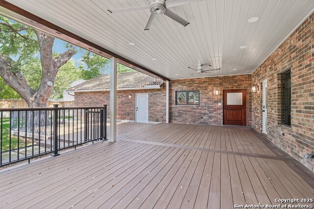 Listing photo id 62 for 3902 Creek Pt
