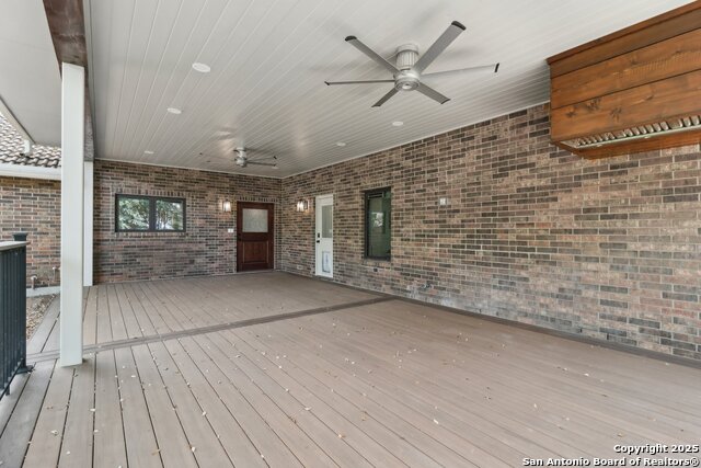 Listing photo id 63 for 3902 Creek Pt