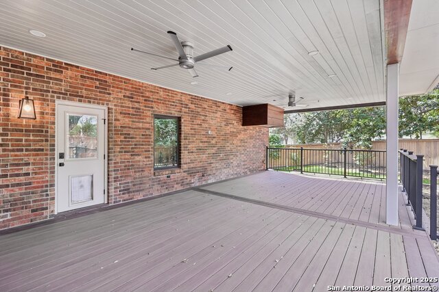 Listing photo id 64 for 3902 Creek Pt