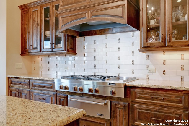 Listing photo id 9 for 102 Champions View