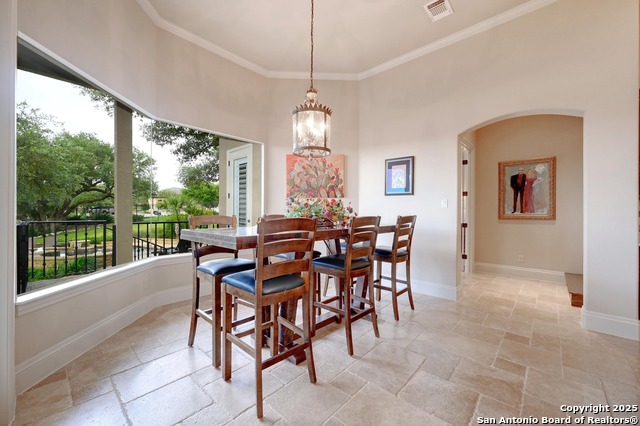 Listing photo id 10 for 102 Champions View