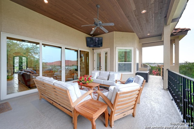 Listing photo id 27 for 102 Champions View