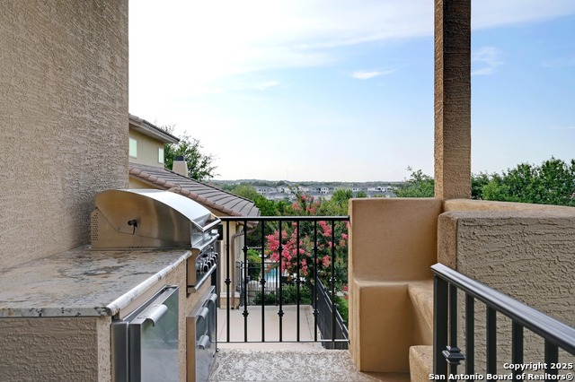 Listing photo id 28 for 102 Champions View