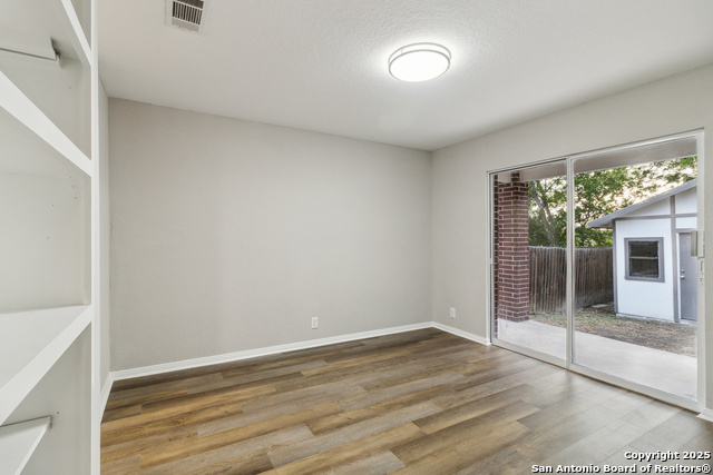 Listing photo id 4 for 4742 Highland Farm