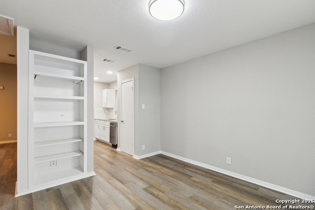 Listing photo id 6 for 4742 Highland Farm