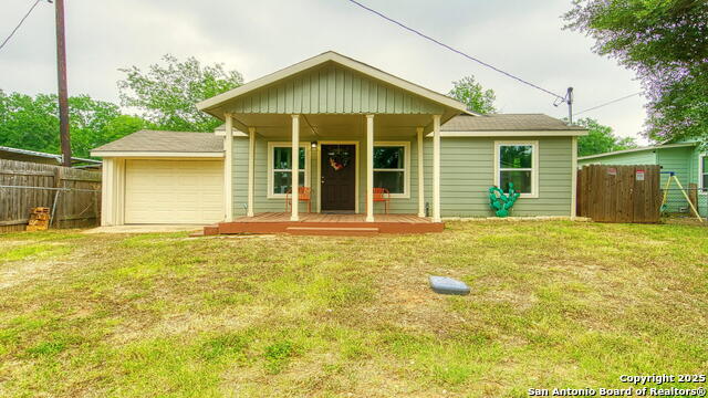 Details for 1310 South 4th St, Floresville, TX 78114