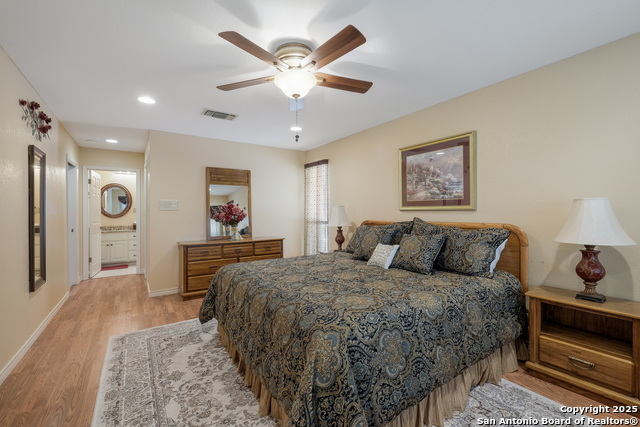 Listing photo id 14 for 7622 Lynn Anne