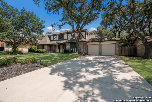 Listing photo id 1 for 7622 Lynn Anne