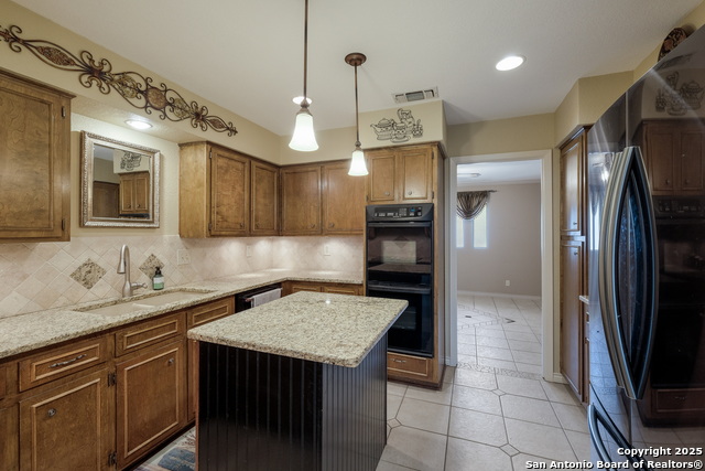 Listing photo id 5 for 7622 Lynn Anne