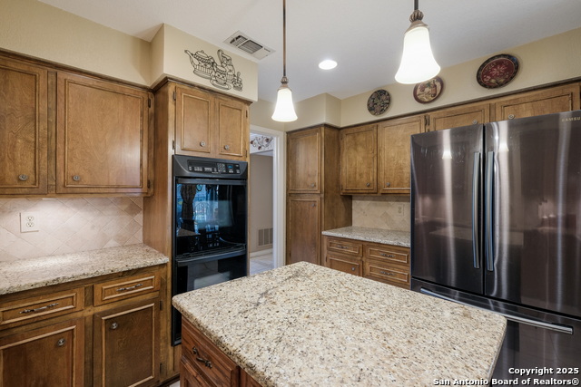 Listing photo id 7 for 7622 Lynn Anne