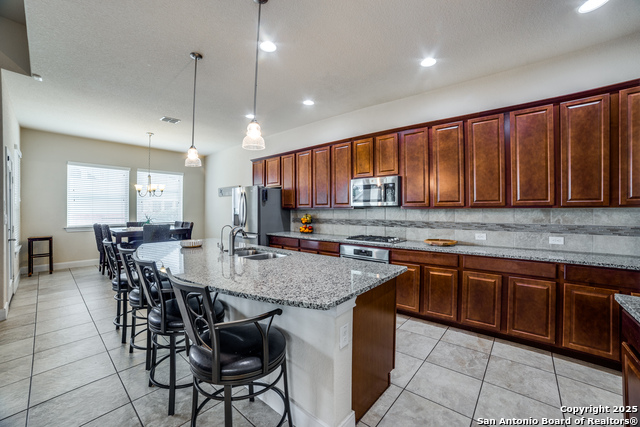 Listing photo id 14 for 2023 Wilby Lane