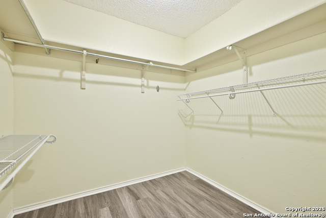Listing photo id 13 for 6100 Woodlake Pkwy  706