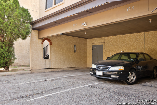 Listing photo id 16 for 6100 Woodlake Pkwy  706