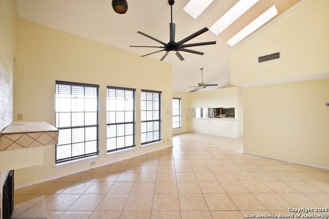 Listing photo id 0 for 6100 Woodlake Pkwy  706