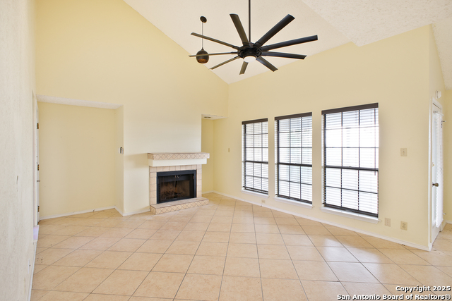 Listing photo id 1 for 6100 Woodlake Pkwy  706