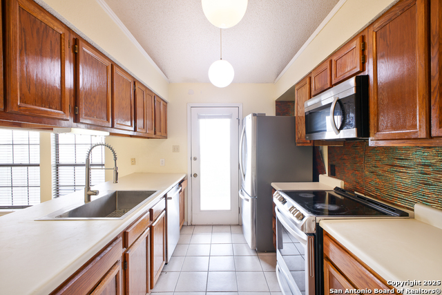 Listing photo id 5 for 6100 Woodlake Pkwy  706