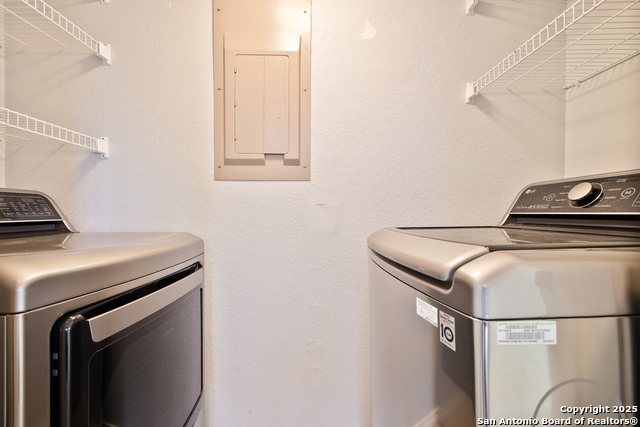Listing photo id 7 for 6100 Woodlake Pkwy  706