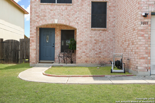 Listing photo id 1 for 9011 Twincreek Farm