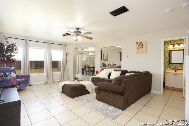 Listing photo id 3 for 9011 Twincreek Farm