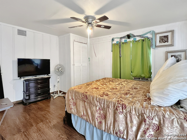 Listing photo id 11 for 410 Dickson W