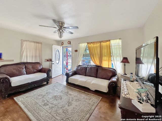 Listing photo id 0 for 410 Dickson W