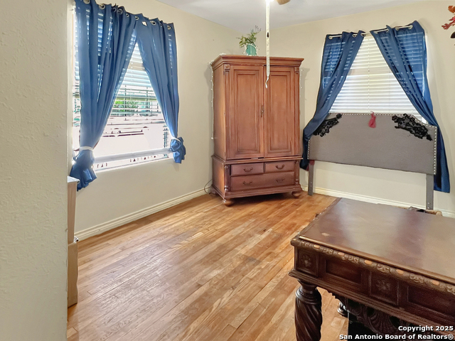 Listing photo id 4 for 410 Dickson W