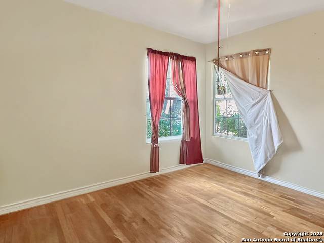 Listing photo id 6 for 410 Dickson W