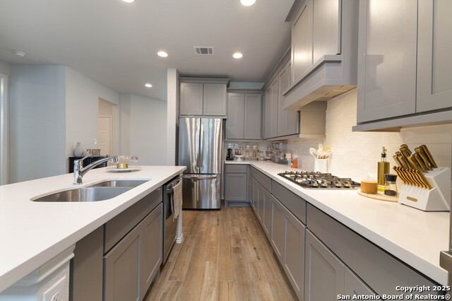 Listing photo id 8 for 2617 River Pointe